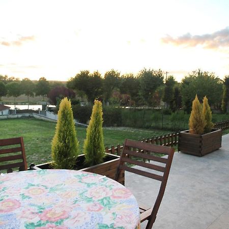 La Maison Et Son Jardin Sur Le Canal De Bourgogne Ravieres 외부 사진